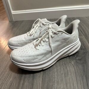 Hoka Clifton 9, white, size 9
